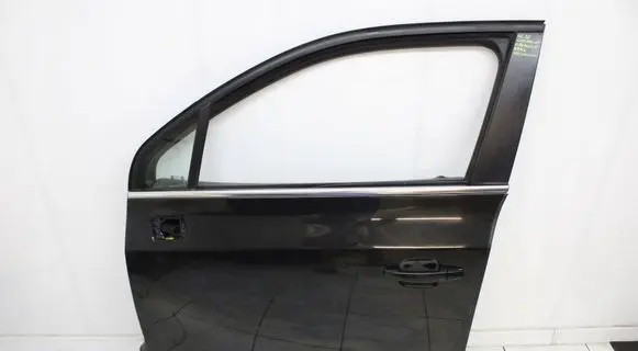 Chevrolet Orlando Front door