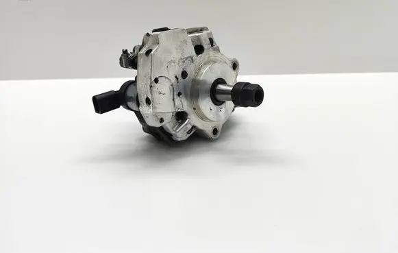 BMW 5 E60 E61 Fuel injection high pressure pump 7788678 0445010073 687571