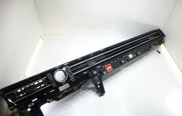 Volkswagen PASSAT B8 Dash center air vent grill 3G1858416D 240420150705 09260005