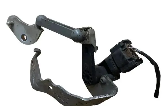Headlight/headlamp level sensor