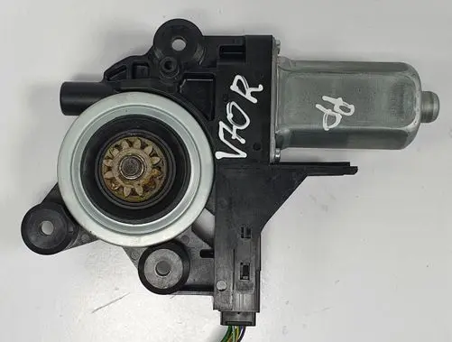 Volvo V70 Front door window regulator motor 130423