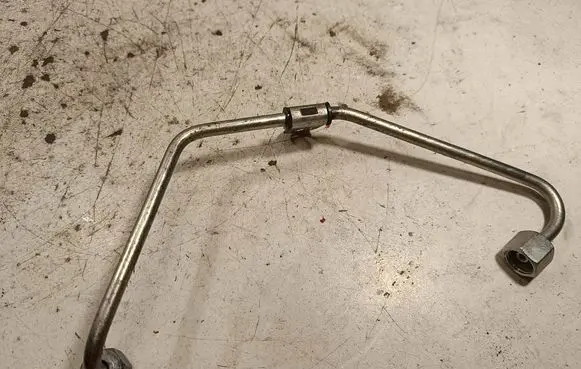 Opel Insignia B Fuel injector supply line/pipe 