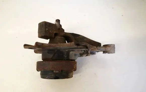 Honda Civic Engine mount bracket