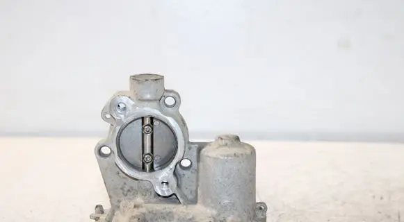 Volkswagen Caddy Throttle valve 04L131501L