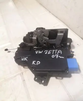 Volkswagen Jetta V Front door lock 3D2837015K