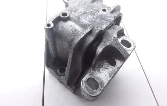 Skoda Yeti (5L) Engine mount bracket 1K0199262CP