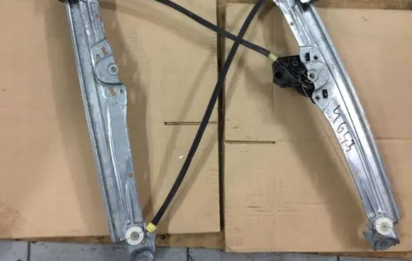 Renault Espace - Grand espace V Front window lifting mechanism without motor