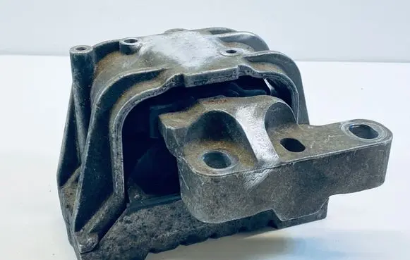 Volkswagen PASSAT B6 Engine mount bracket 1K0199262P