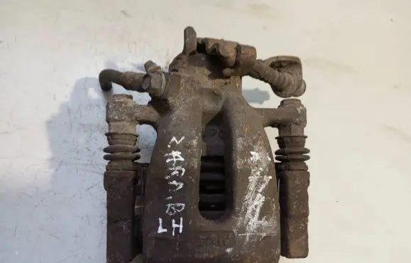 Opel Zafira B Rear brake caliper