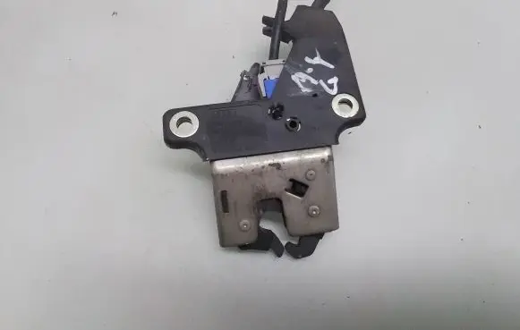 Audi A4 S4 B5 8D Tailgate/trunk/boot lock/catch/latch 8E5827505