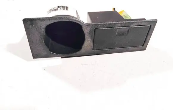 Ford Mondeo Mk III Cup holder 1s7xf04788ad