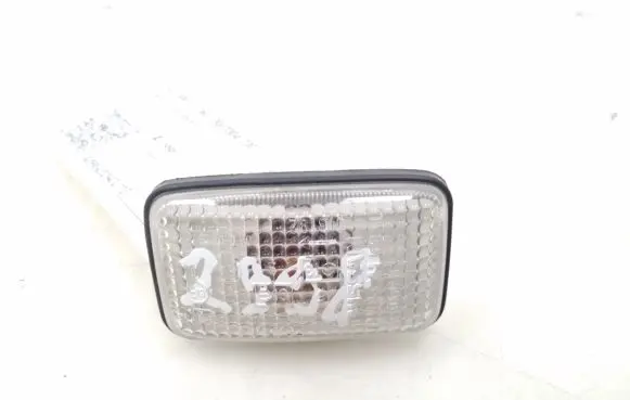 Nissan X-Trail T30 Front fender indicator light