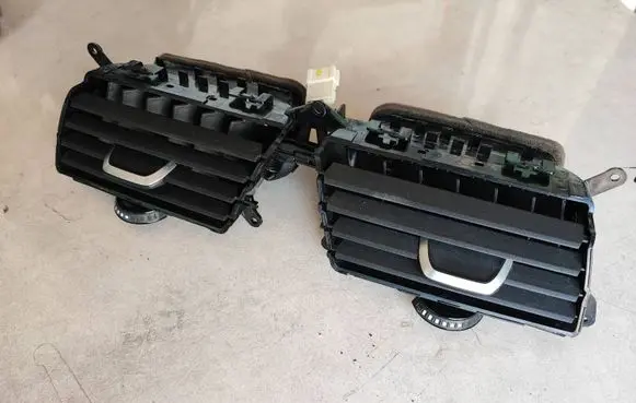 BMW 5 G30 G31 Dash center air vent grill 9329579