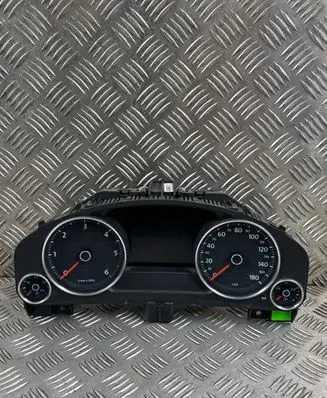 Volkswagen Touareg II Speedometer (instrument cluster) 7P6920981