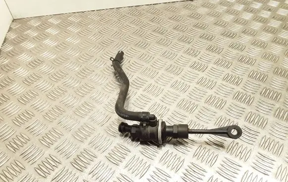 Hyundai i30 Clutch master cylinder KQ10144