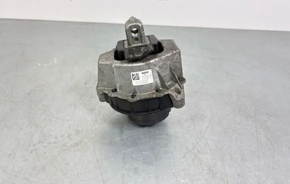 BMW 3 G20 G21 Engine mount bracket 7581623 17276810 21070700189
