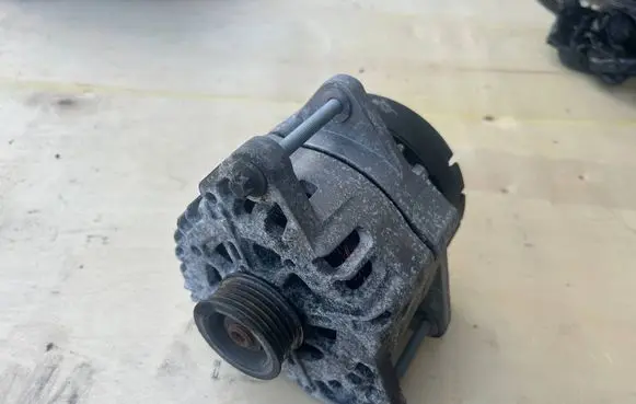 Mercedes-Benz Sprinter W907 W910 Generator/alternator A0009063903