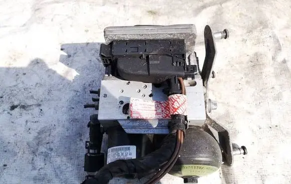 Mercedes-Benz CLS C219 ABS Pump a0054318012