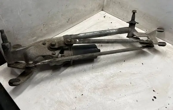 Nissan Almera Tino Front wiper linkage 28811403