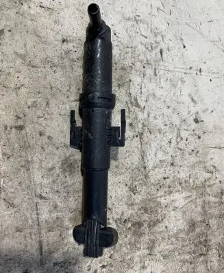 BMW 6 F12 F13 Headlight washer spray nozzle 7246088