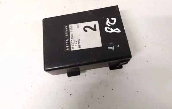 Toyota Avensis T220 Other control units/modules 8865005060