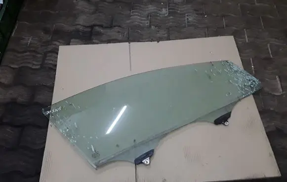 Honda Civic IX Front door window glass four-door 43R00049