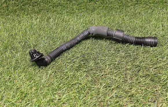 Volkswagen Touareg II Air intake hose/pipe 7P0129653