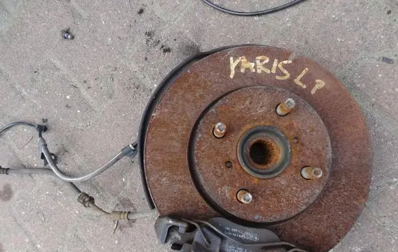 Toyota Yaris Front wheel hub XXXXXXXXXX