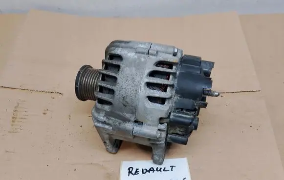Renault Captur Generator/alternator 2606154D