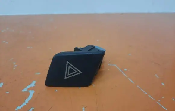 Toyota Yaris Hazard light switch 84332-0D020