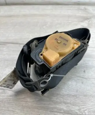 Mitsubishi Grandis Front seatbelt TKAF2N693 567015 1206122005