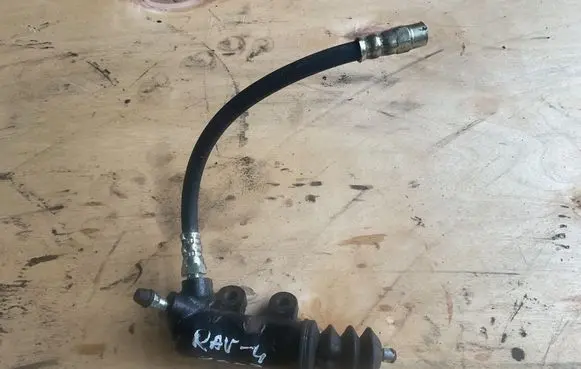 Clutch slave cylinder