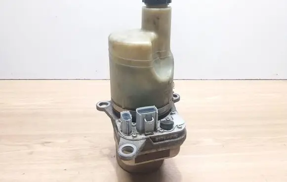 Volvo V50 Power steering pump 5N513K514AD