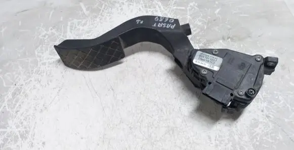 Volkswagen PASSAT B5.5 Accelerator throttle pedal 6PV0083703 8D1721523F