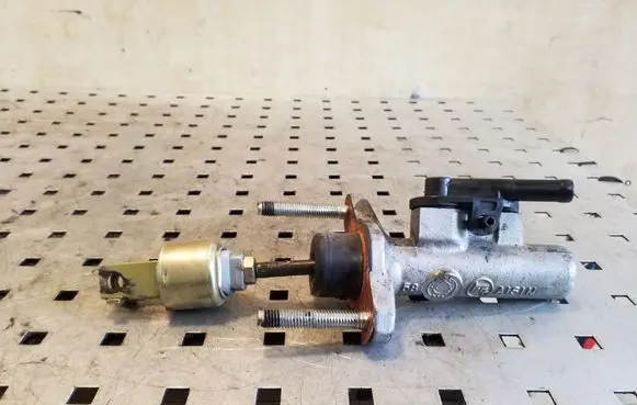 Toyota RAV 4 (XA20) Clutch master cylinder