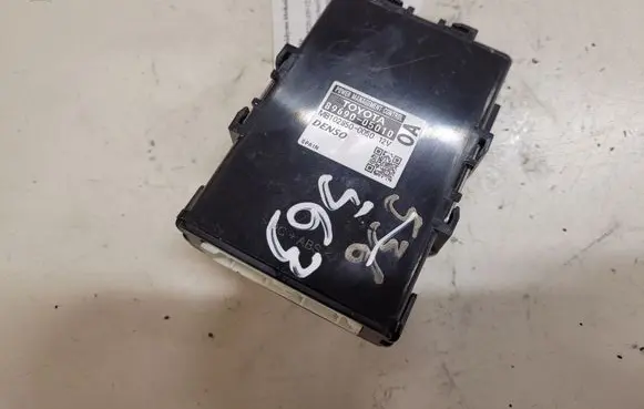 Toyota Avensis T270 Engine control unit/module ECU 8969005010 MB1028500050