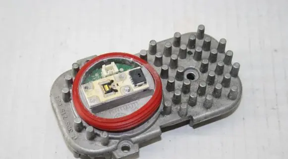 BMW X5 F15 LED ballast control module 1305715084