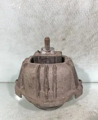 BMW 5 F10 F11 Engine mount bracket 139811