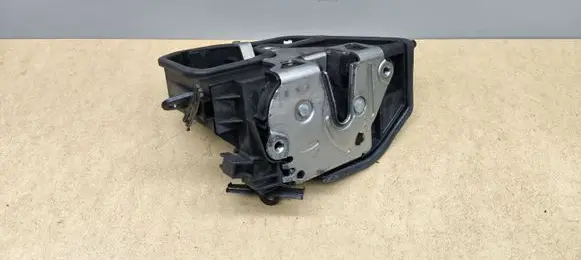 BMW 1 E81 E87 Front door lock 7167068