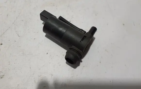 Volvo XC60 Windscreen/windshield washer pump 32328240