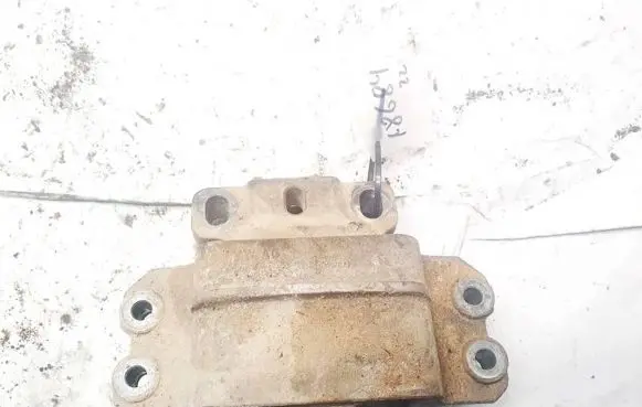 Engine mount bracket