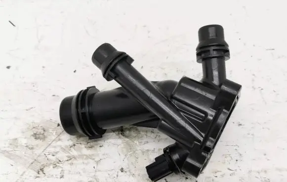 Volvo V60 Thermostat housing 