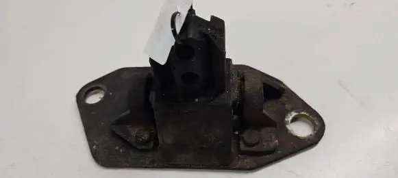 Volvo S60 Engine mount bracket 8624757