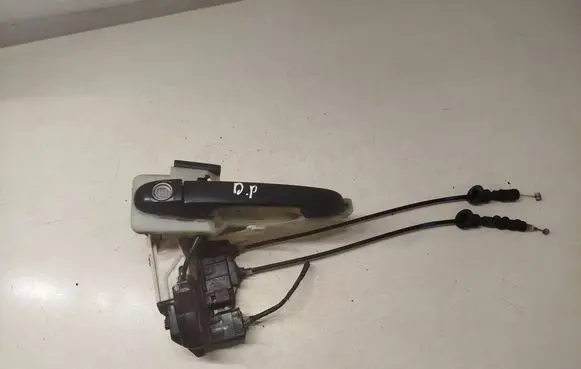 Hyundai i30 Front door lock 813202L020