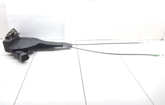Toyota Avensis Verso Rear door lock RH370R