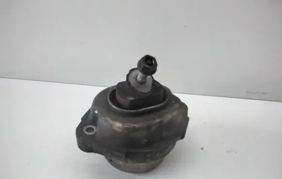 BMW X5 E53 Engine mount bracket 6758444