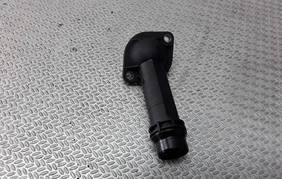Volkswagen PASSAT B5.5 Engine coolant pipe/hose 06B121121