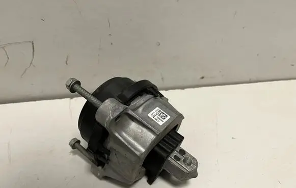 BMW X6 G06 Engine mount bracket 8841311