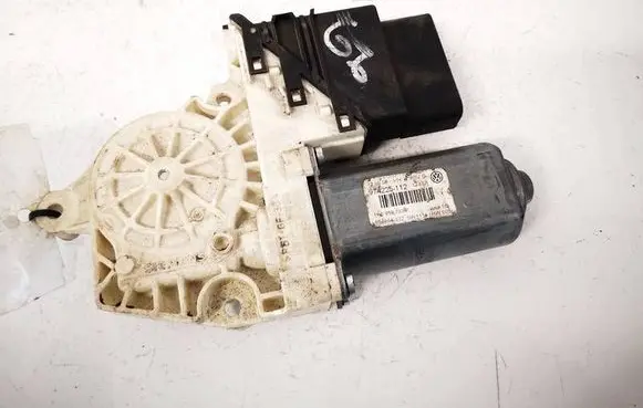 Volkswagen PASSAT B6 Rear door window regulator motor 1K0959703P