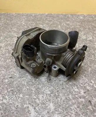 Audi A4 S4 B5 8D Throttle valve 058133063
